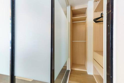 2 Bedrooms, BTS Asok, Terminal 21, Sukhumvit - Tap to explore photos