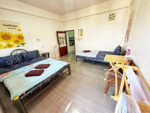 Madam Guesthouse Room Type - Triple Room with Balcony with Shared Bathroom Madam Guesthouse Room Type - Triple Room with Balcony with Shared Bathroom