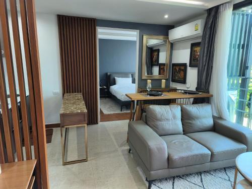 The Aristo 1 Condo Surin Beach - Tap to explore photos
