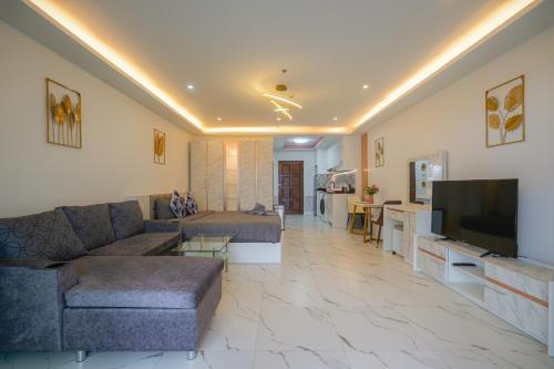 Jomtien Seaview Studio at View Talay 5 ,Big Pool - Tap to explore photos