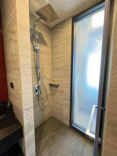 One Double Room The Edge Central Pattaya - Tap to explore photos