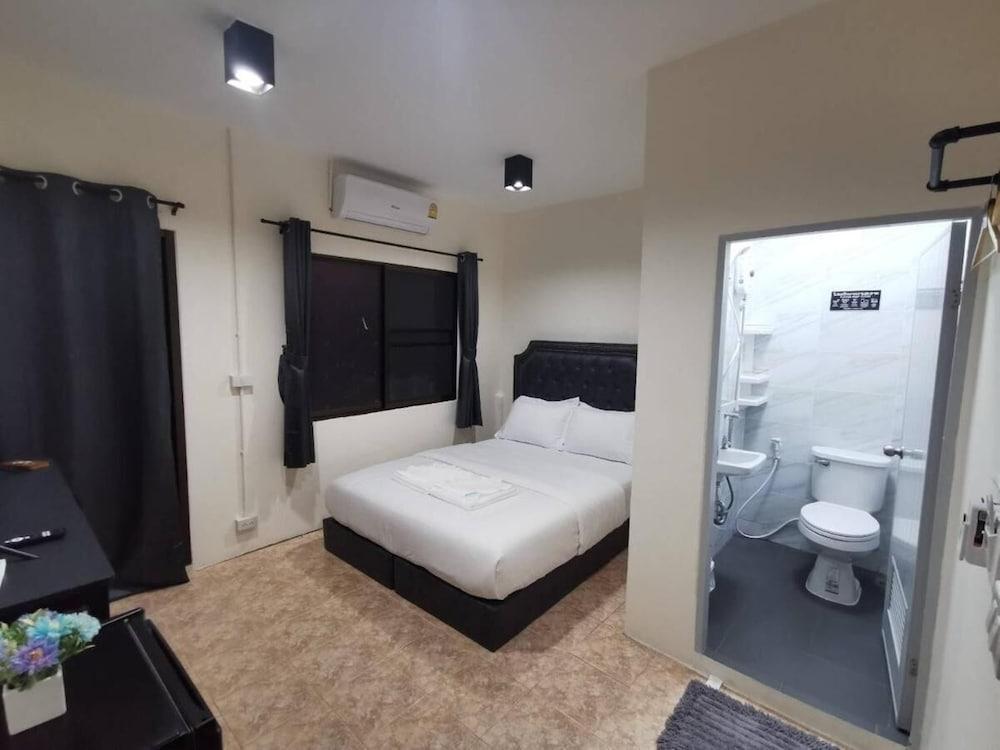 The One Hotel Room Type - Queen Room with Balcony, Near Beach