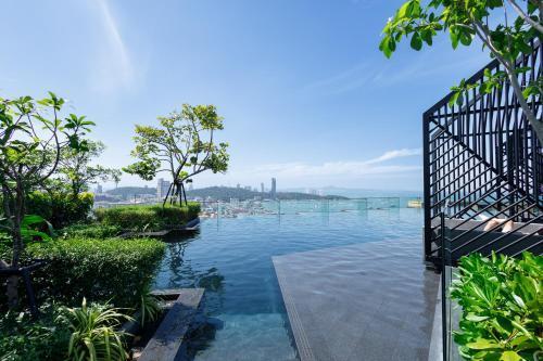 The Edge Central Pattaya - Luxury 1 Bedroom Apartment - Seaview 17th floor #304 - Tap to explore photos