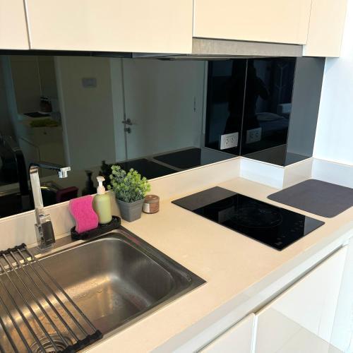 Affordable Studio Apartment in City Center - Tap to explore photos
