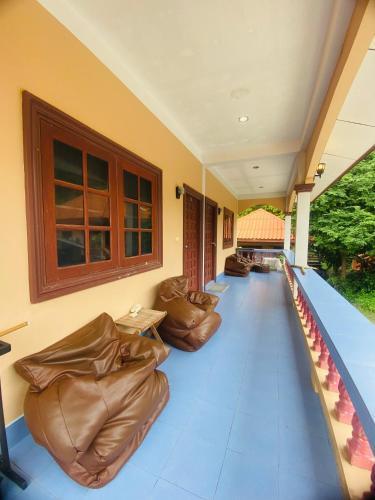 Bohemian apartment at Ya Nui beach - Tap to explore photos