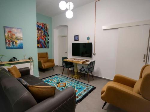 Big historical flat in Istanbul Galata - Tap to explore photos