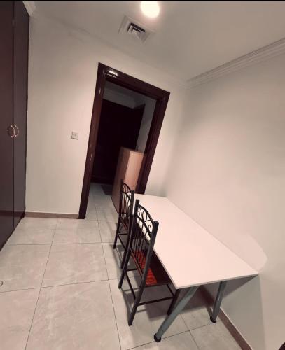 Corniche Street - Superb Lovely Room - Tap to explore photos
