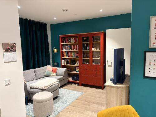 Flat in Hackney Wick - Tap to explore photos