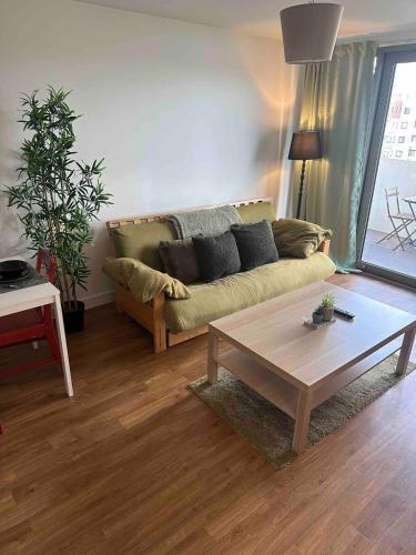Entire 2 bedroom flat - Tap to explore photos