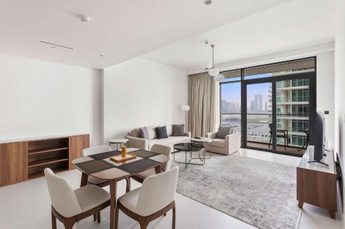 Silkhaus Vacation Homes Beach Lovers 1BDR with Marina View - Tap to explore photos