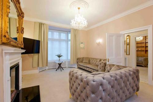 Beautiful Iconic 4 Bedroom House by Regents Park - Tap to explore photos