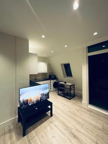 Modern flat in Victoria - Tap to explore photos