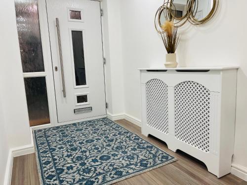 Riverside Premium Double Room E14 - Tap to explore photos