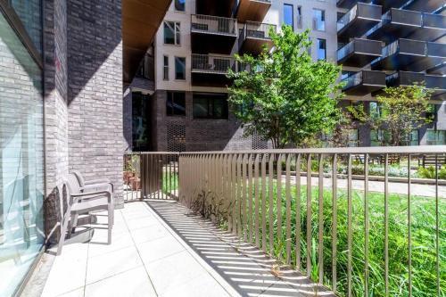 Stunning New 3 BDR Duplex wbalcony, East London - Tap to explore photos
