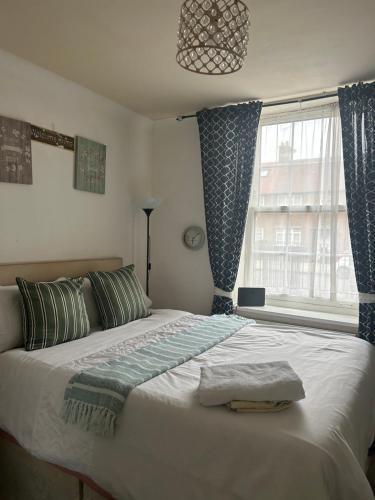 Double Room close to Central London - Tap to explore photos