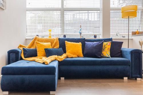 Modern flat in central golders green - Tap to explore photos