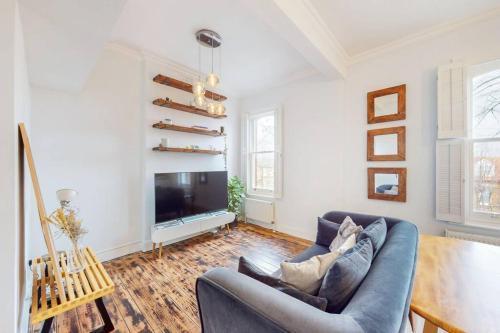 Modern 1BD flat in Clapham Old Town - Tap to explore photos