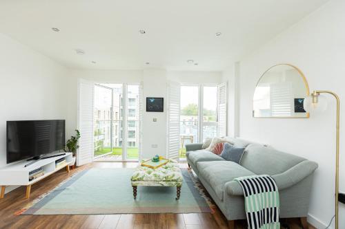 Stunning 1BR Flat in Hackney, 2 min London Fields - Tap to explore photos