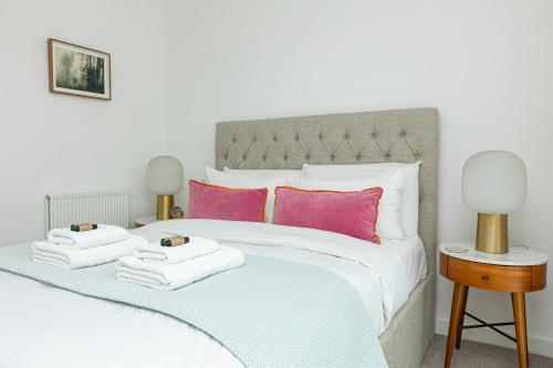 Stunning 1BR Flat in Hackney, 2 min London Fields - Tap to explore photos