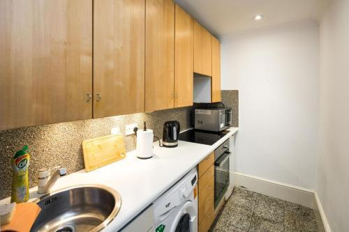 Cozy 1 bedroom at Notting Hill - Tap to explore photos