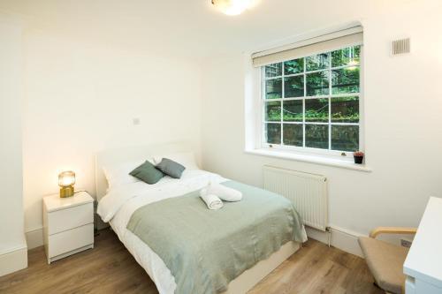 Cozy 1 bedroom at Notting Hill - Tap to explore photos