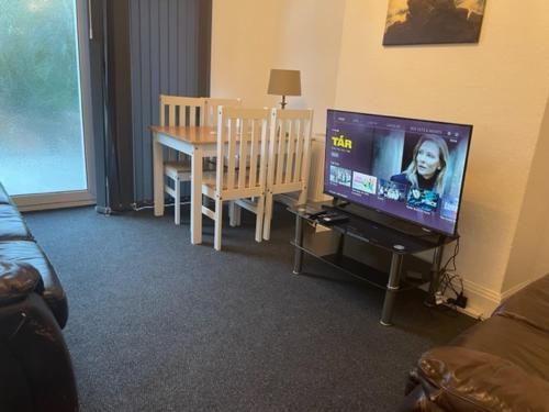 5 Bed 5mins from Wembley Stadium - Tap to explore photos