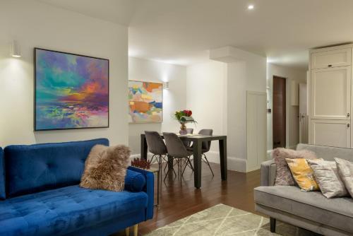a2bstays Fitzrovia Suite - Tap to explore photos