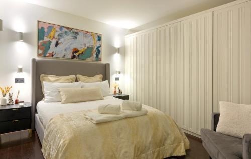 a2bstays Fitzrovia Suite - Tap to explore photos