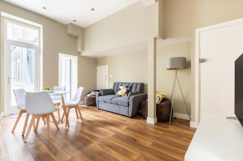 Modern 2BD Flat In Camden Town London - Tap to explore photos