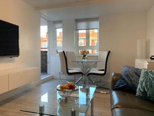 LC CENTRAL LONDON One Bedroom with balcony - Tap to explore photos