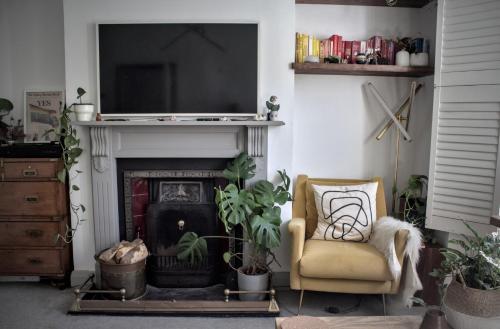 The Rose Terrace - 2BD Home Kentish Town - Tap to explore photos