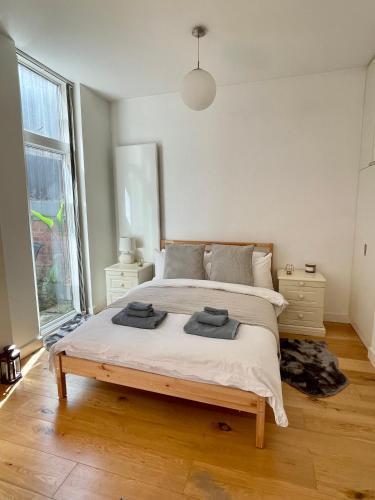 Spitalfields Market Garden Flat - Tap to explore photos