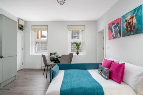 Spacious 2bed Brick Lane flat - 2nd Floor - Tap to explore photos