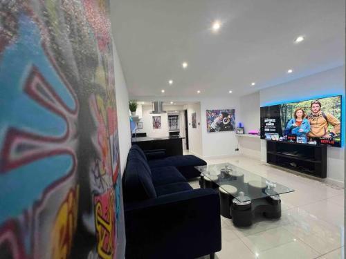Stylish Maida Vale modern apt - Tap to explore photos