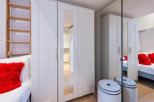 Chelsea Two Bedroom Apartment - Tap to explore photos