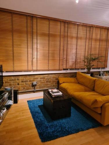 Whole Flat, Centrally Located, Light & Airy - Tap to explore photos