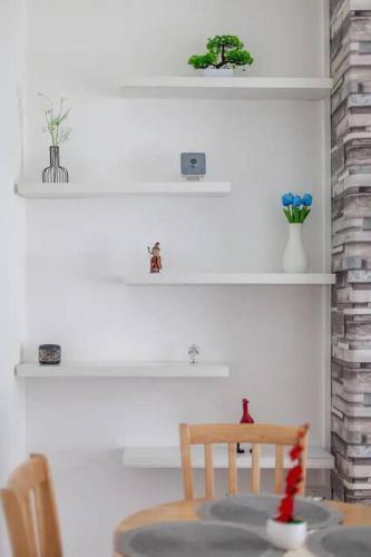 Central Ground Floor Flat Free Parking - Tap to explore photos