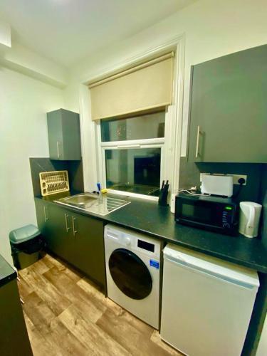 Stylish one bed Studio Flat Edgware Road In Central London - Tap to explore photos