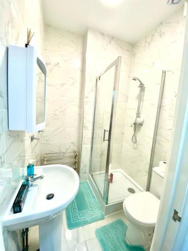 Stylish one bed Studio Flat Edgware Road In Central London - Tap to explore photos