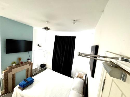 Wembley property Room Type - Deluxe Double Room