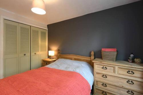Spacious Walthamstow Apartment - Tap to explore photos