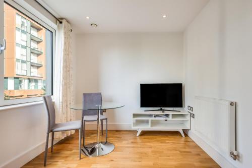 MySquare Comfy Studio Apartment in Canary Wharf London - Tap to explore photos