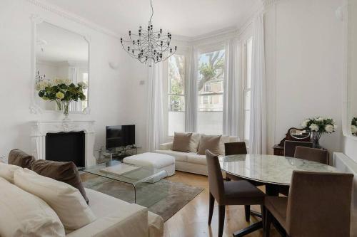 Superb two bedroom flat in Little Venice - Tap to explore photos