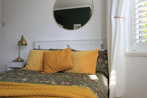 Private Toilet, 15 min to Central London - Tap to explore photos