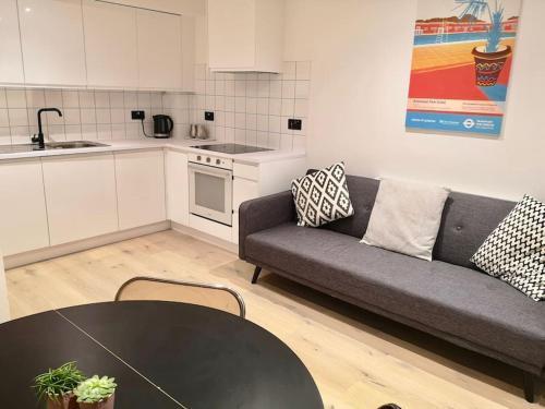 Contemporary 1 bed in Peckham - Tap to explore photos