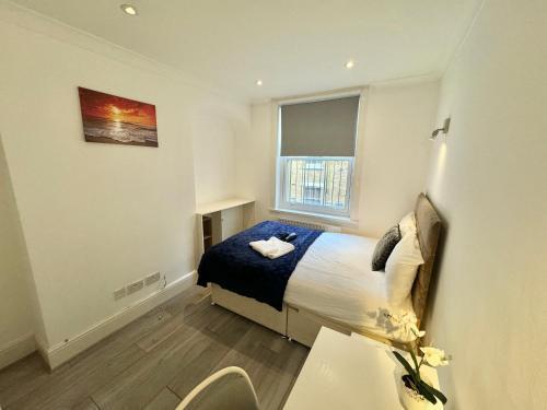 Downtown Chic Private Bedrooms in King's Cross 4 - Tap to explore photos