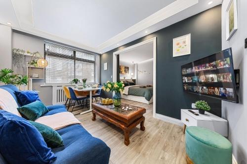 Stylish, Fully Equipped Central Apartment beside Hyde Park - Tap to explore photos
