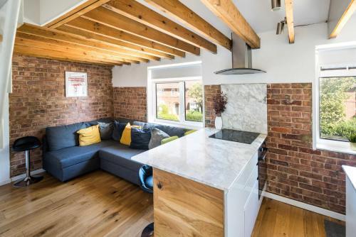 Cozy 2 Bedroom / Westfield / Hammersmith Hospital - Tap to explore photos