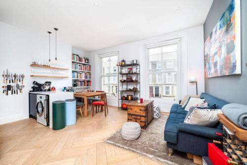 Chic 1BR Maida Vale Apt Near Parks and Little Venice - Tap to explore photos