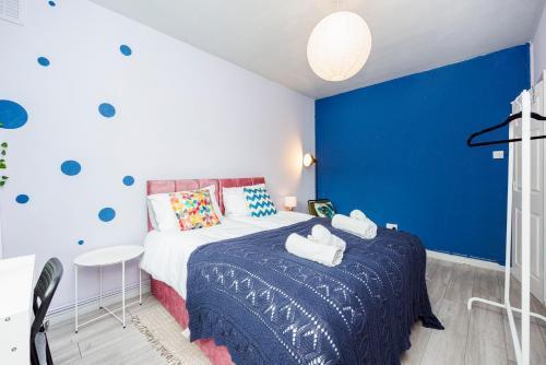 Spacious 2 bedrooms in peaceful green area - Tap to explore photos